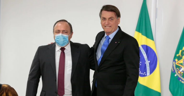Ex-ministro da Saúde, Eduardo Pazuello, e presidente Jair Bolsonaro Foto: Isac Nóbrega/PR